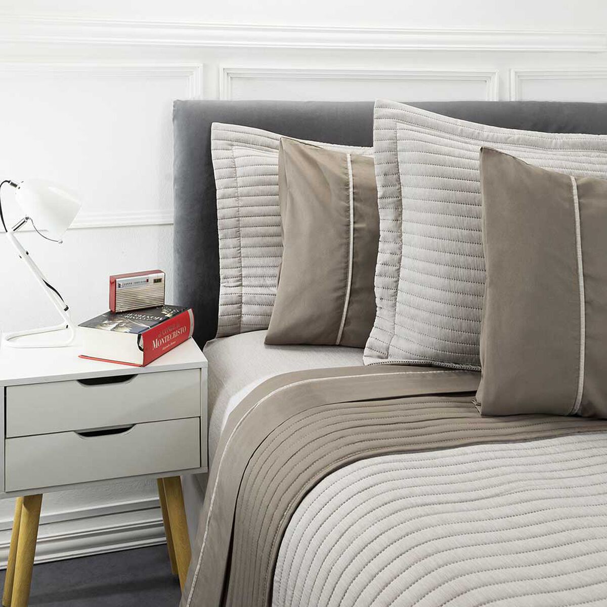 Set Quilt + Juego de Sábanas Casanova King Taupe