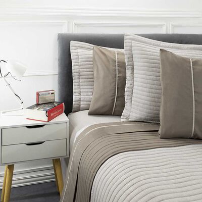 Imagen 2 del producto Set Quilt + Juego de Sábanas Casanova 1,5 Plazas Taupe