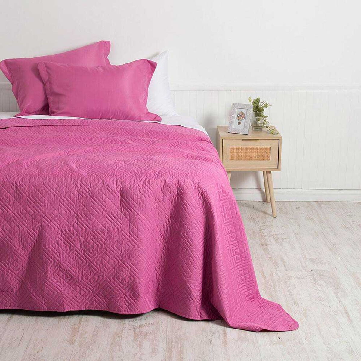 Cubrecama Mashini 2 Plazas Liso Fucsia