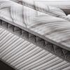 Cama Europea Rosen Base Dividida King Nest + Respaldo + 2 Veladores Charles