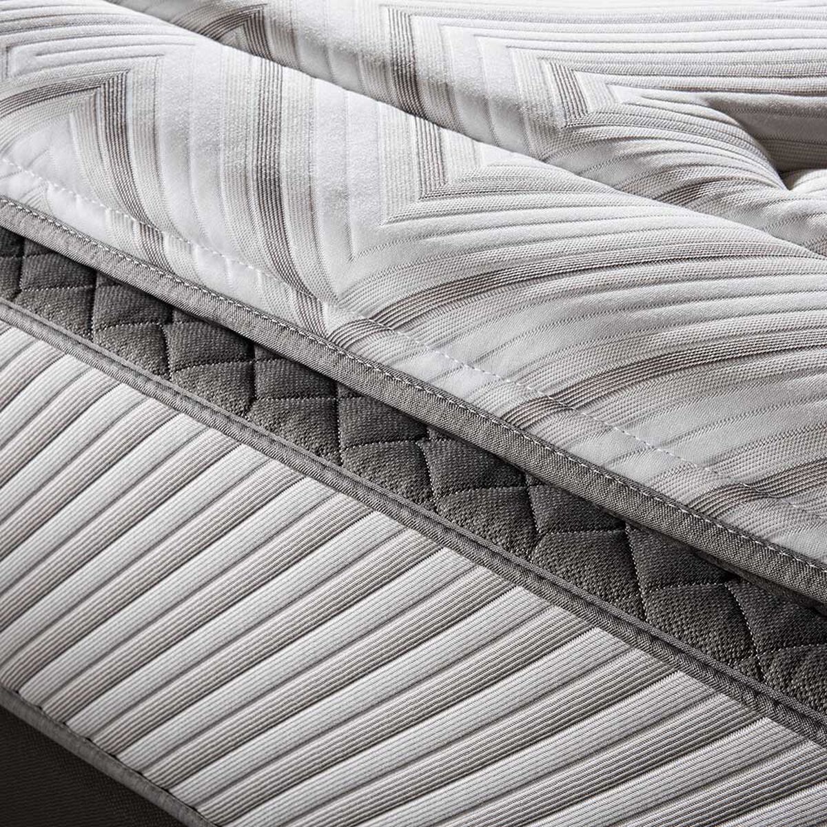 Cama Europea Rosen Base Dividida King Nest + Respaldo + 2 Veladores Charles