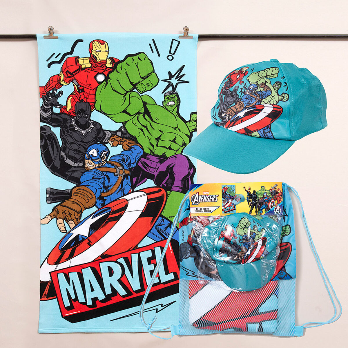 Toalla de Playa Avengers Accion 70x140 cm + Jockey y Bolso