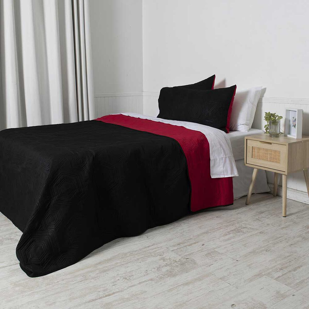 Quilt Microfibra Mashini 2 Plazas Bicolor Negro Rojo