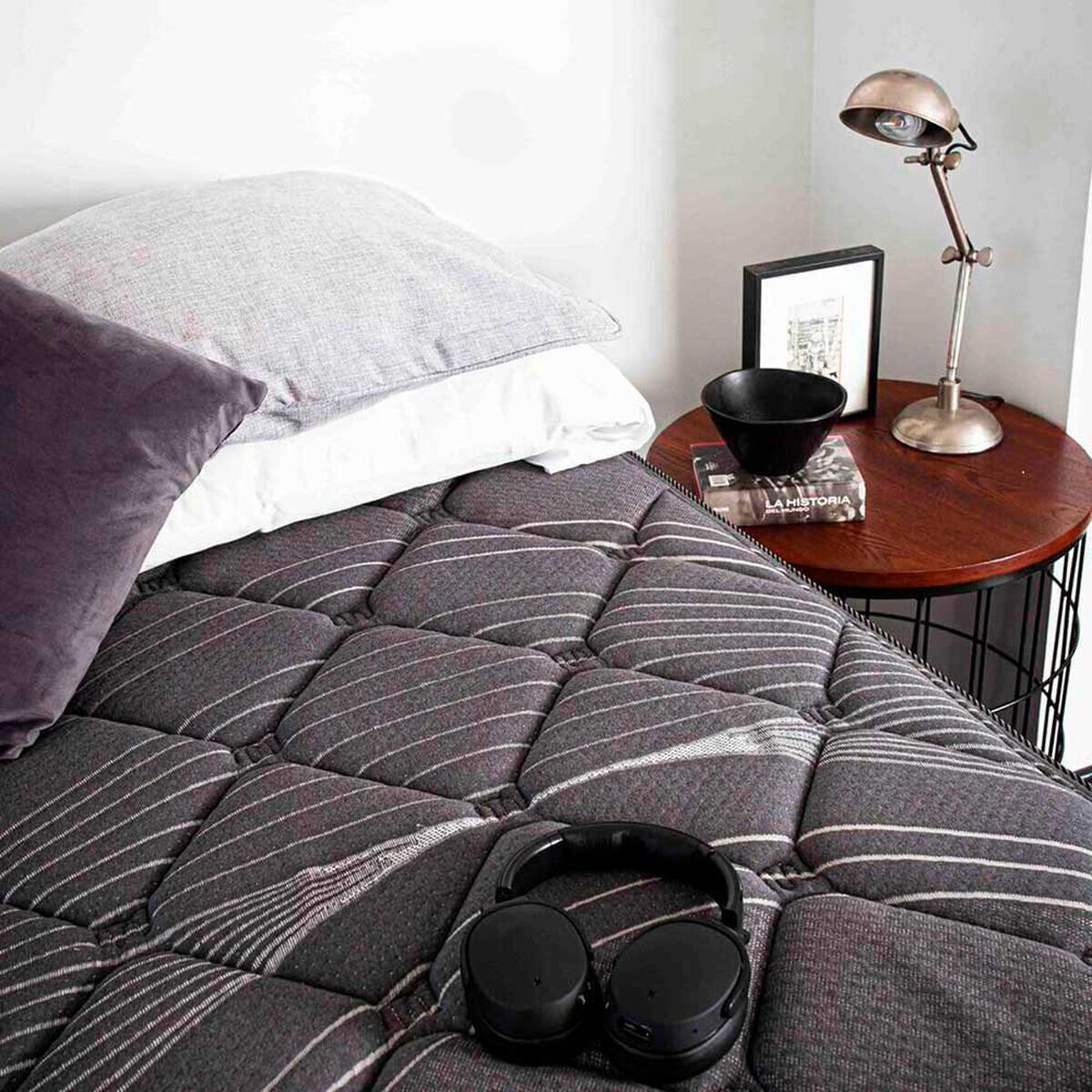 Cama Europea Flex Base Dividida King Black + Respaldo Royal + 2 Veladores Rover