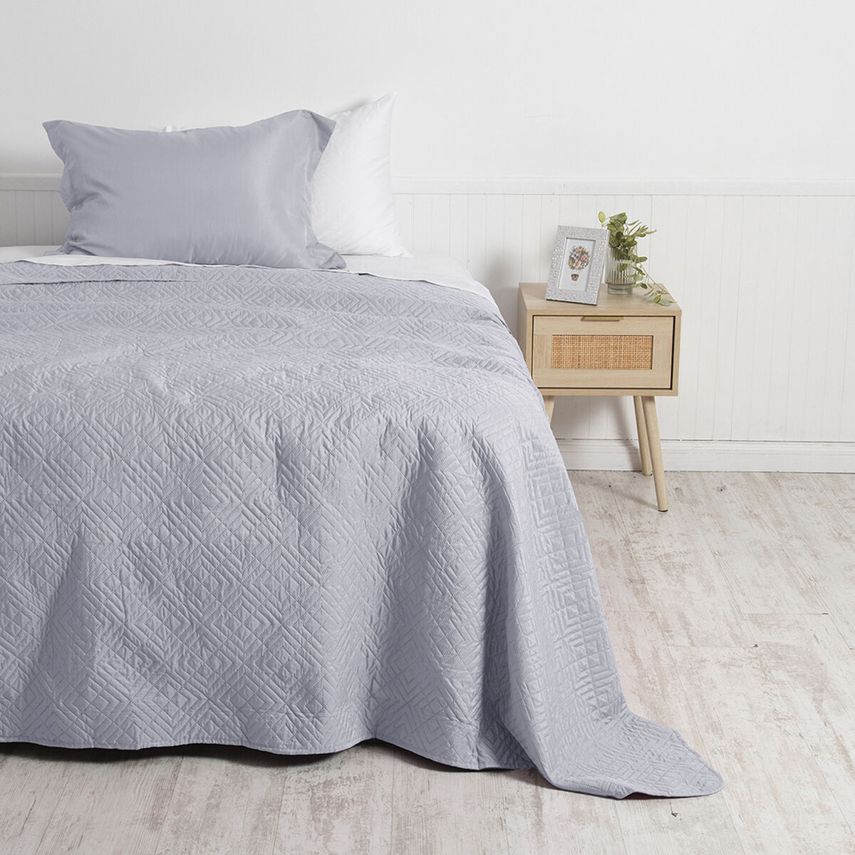 Cubrecama Mashini 1,5 Plazas LisoLiso Gris