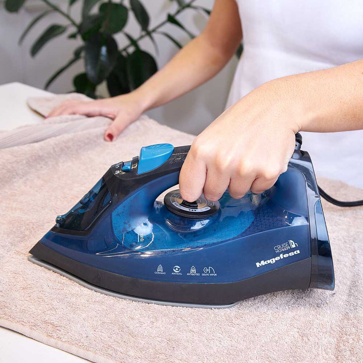 Plancha a Vapor Magefesa Cruise Blue MGF6229