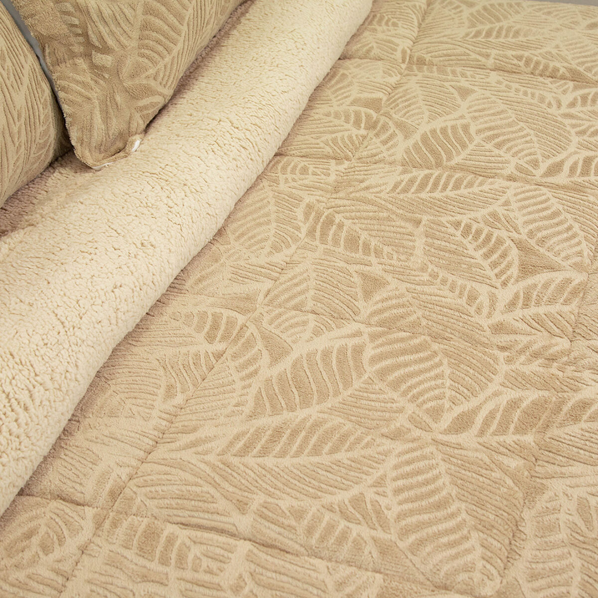 Cubrecama Doral Super King Beige Outboss Sherpa