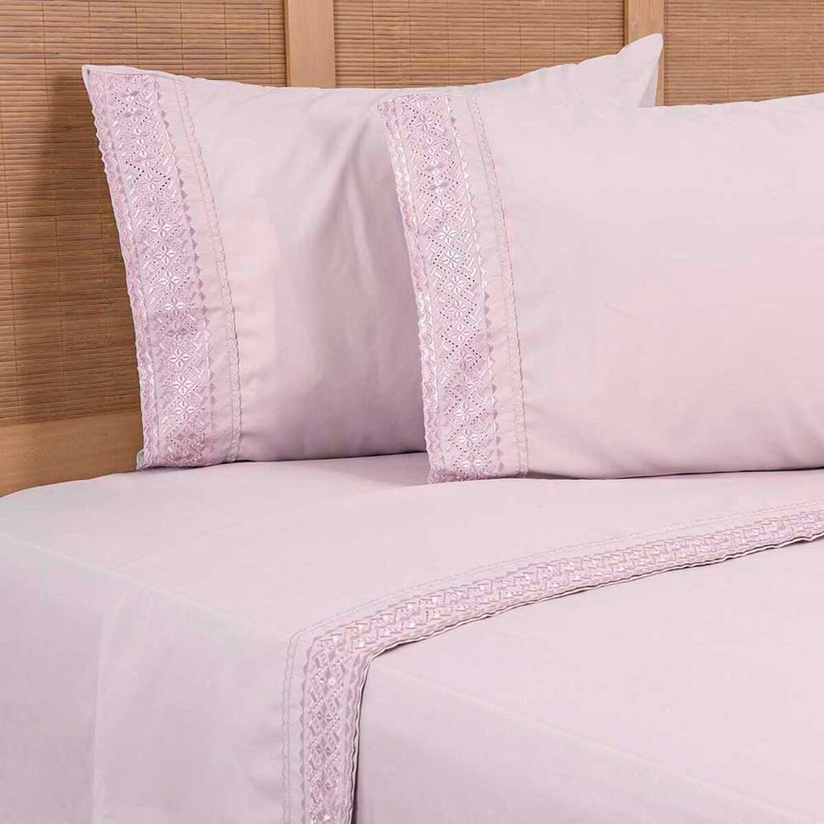 Juego de S&aacute;banas Bordadas Plumetti King Rosado