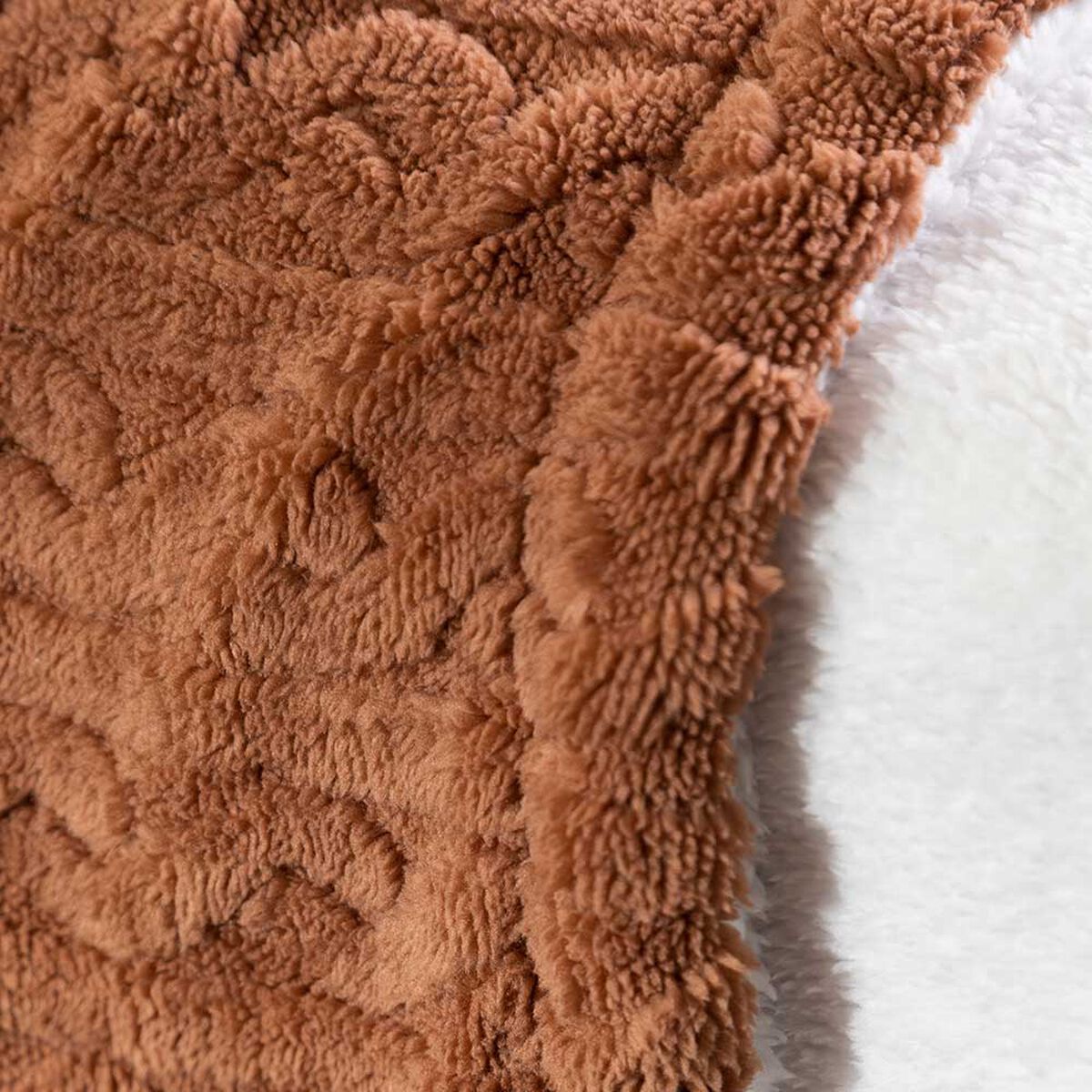 Manta Embossed Sherpa Zibel 