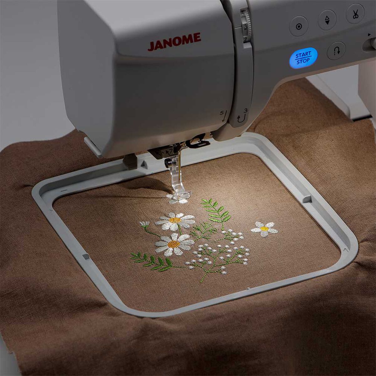 Máquina de coser y bordar Janome  MC1000 49 W