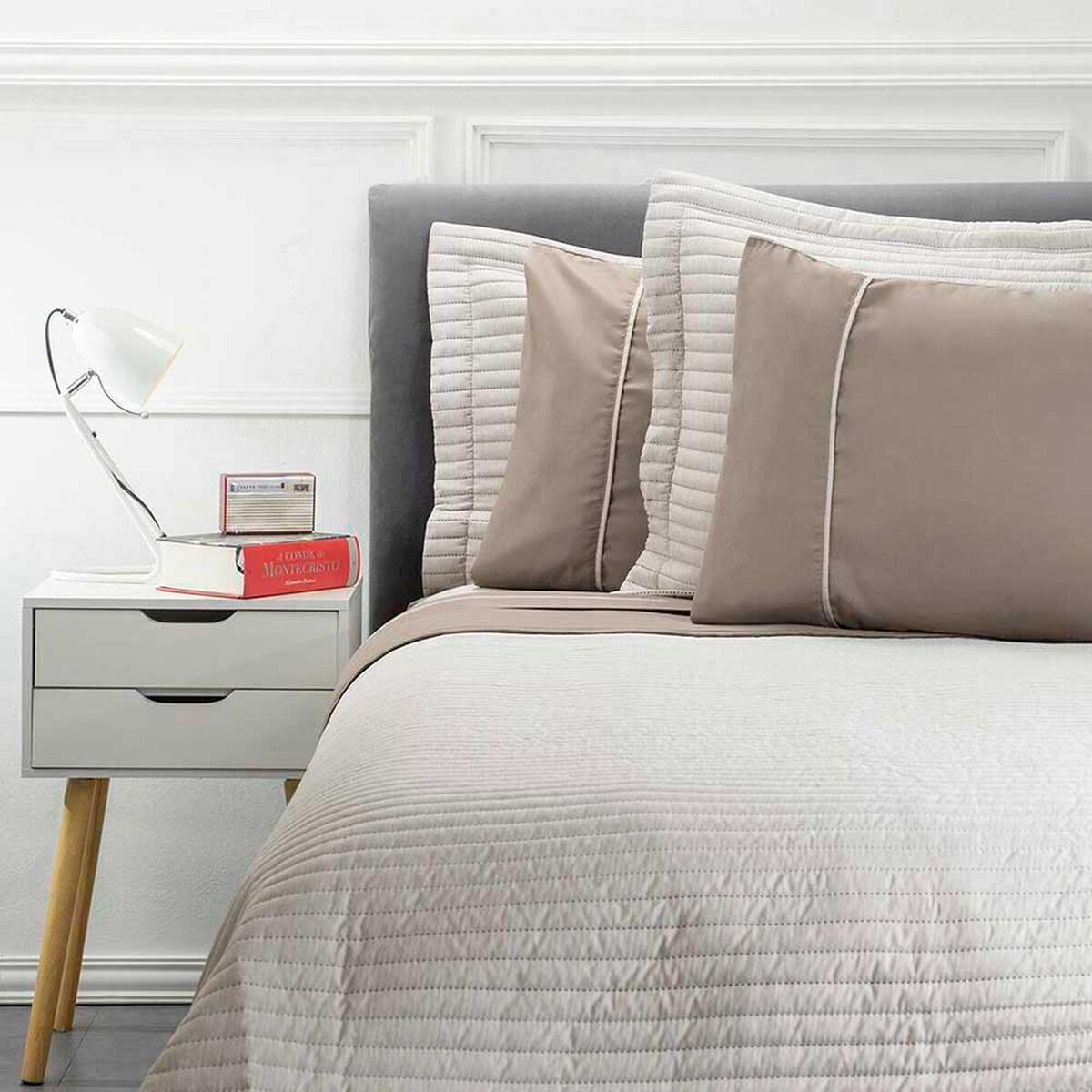 Set Quilt + Juego de S&aacute;banas Casanova 2 Plazas Taupe