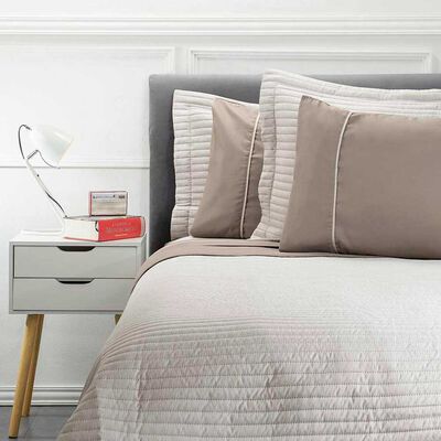 Set Quilt + Juego de S&aacute;banas Casanova 2 Plazas Taupe