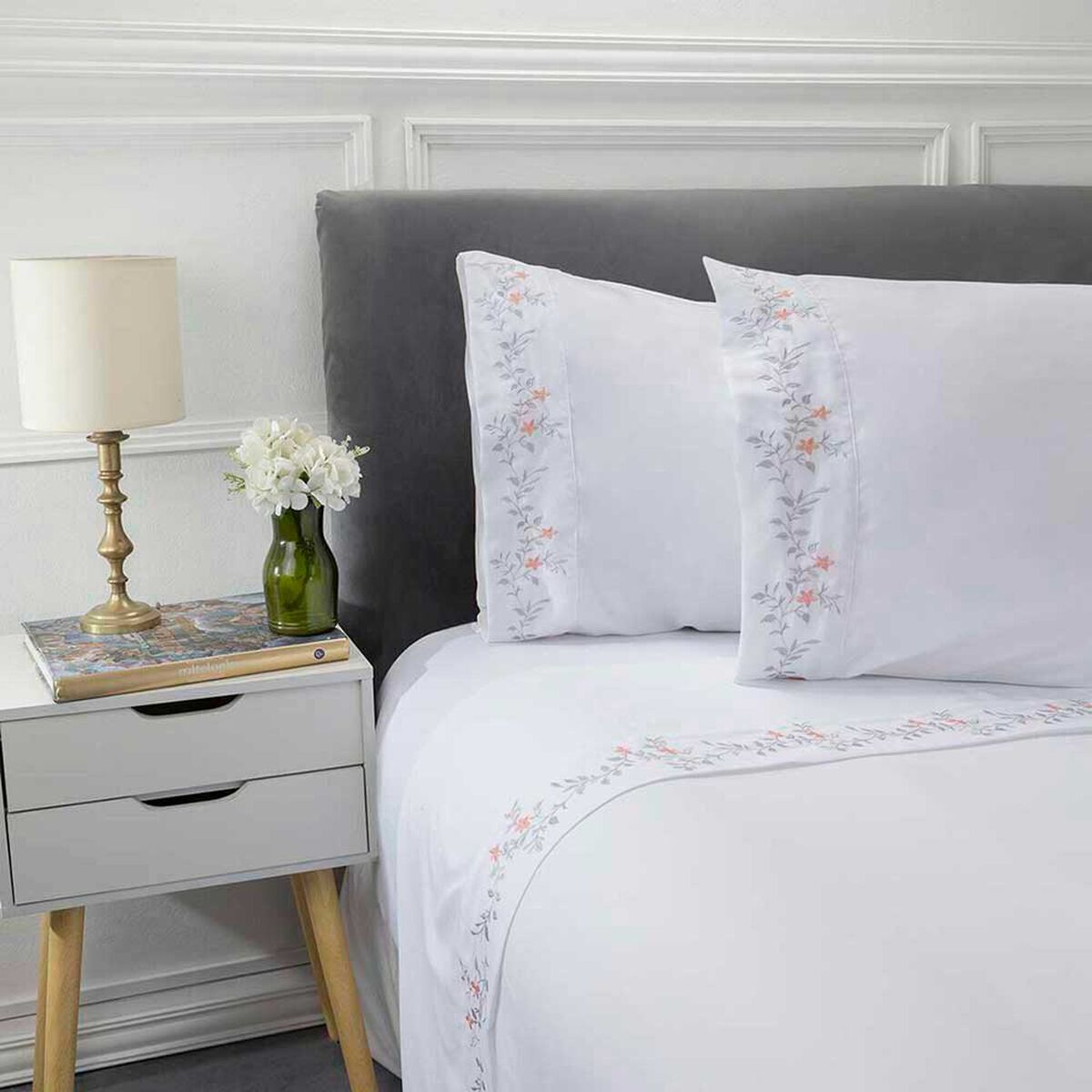 Juego de S&aacute;banas Bordada Dreams King Liso Blanco