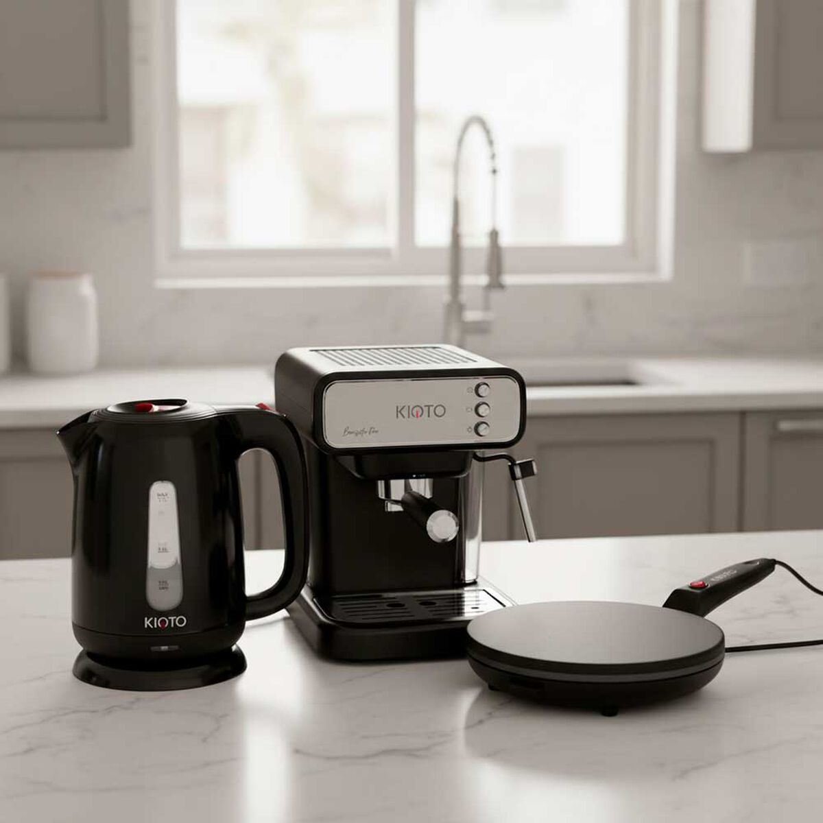 Combo Cafetera El&eacute;ctrica Kioto Barisuta Pro 1 L + Hervidor El&eacute;ctrico Kioto Tottori 1,7 L + Panquequera Kioto Iwate 700W