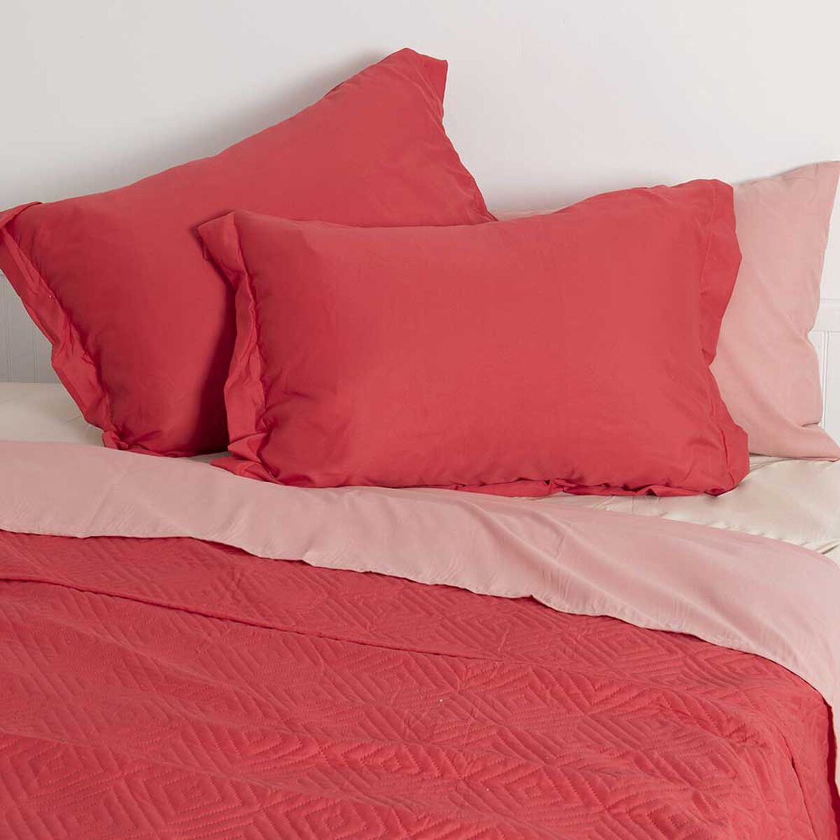 Set Quilt + Juego de Sábanas Mashini 2 Plazas Liso Coral