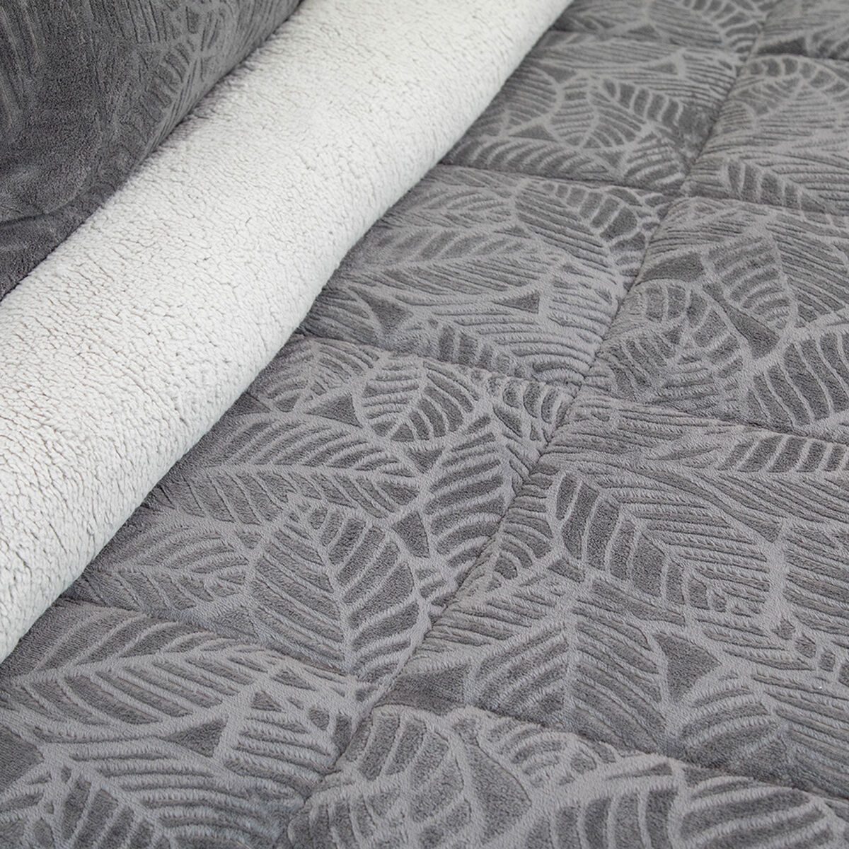 Cubrecama Doral 1,5 Plazas Gris Outboss Sherpa