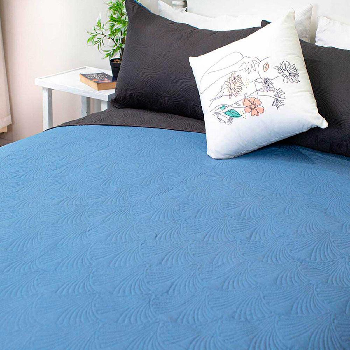 Quilt Doral 2 Plazas Negro y Azul Hotpress Bicolor