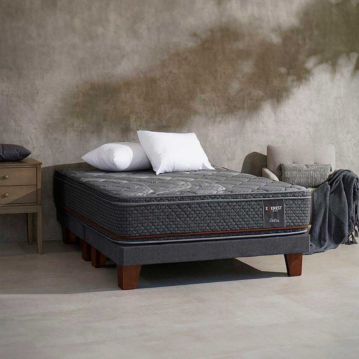 Cama Europea Celta Base Dividida 2 Plazas Everest Copper Black + 2 Almohadas + Textiles