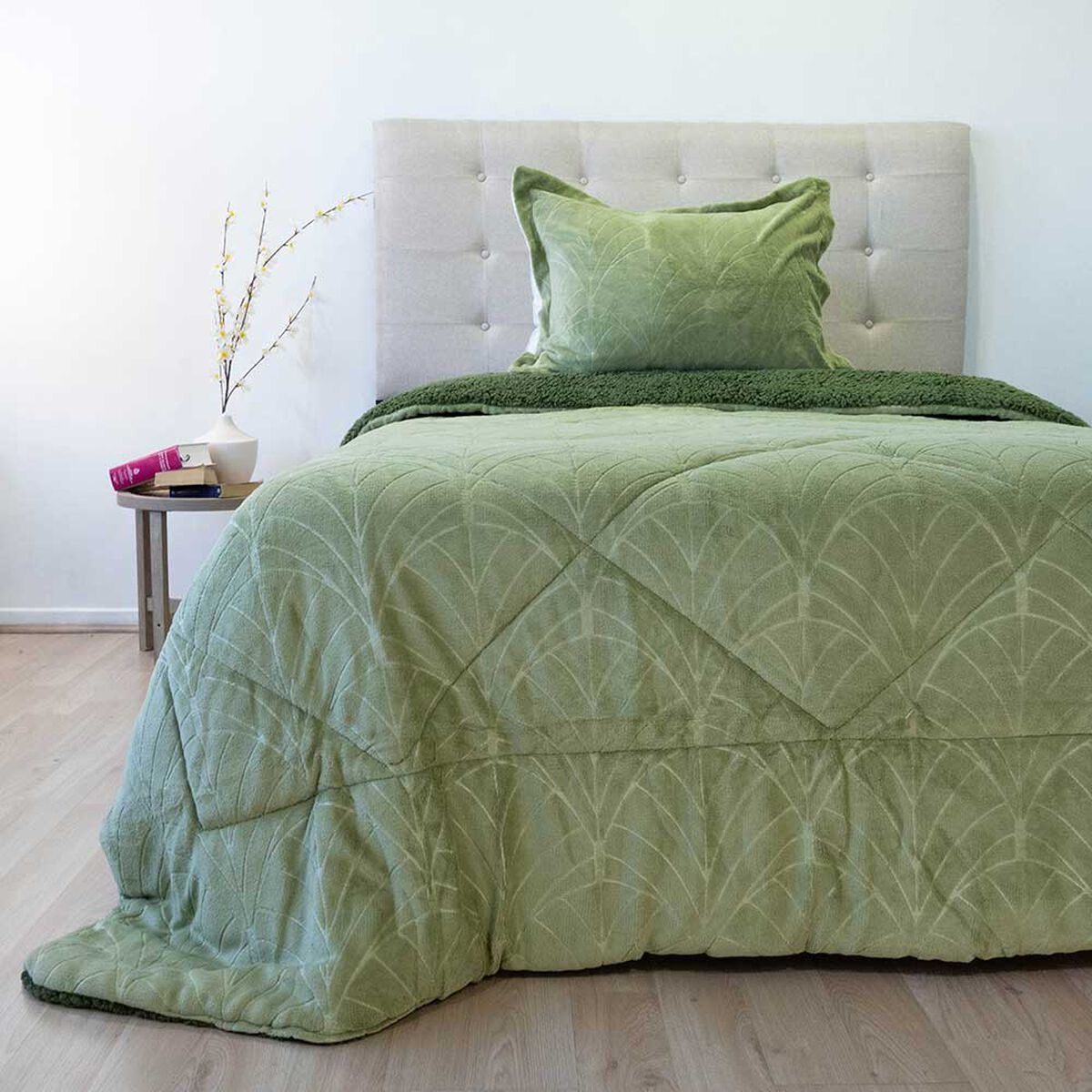 Cubrecama Doral 1.5 Plazas Outboss Estampado Nebula Sherpa D1