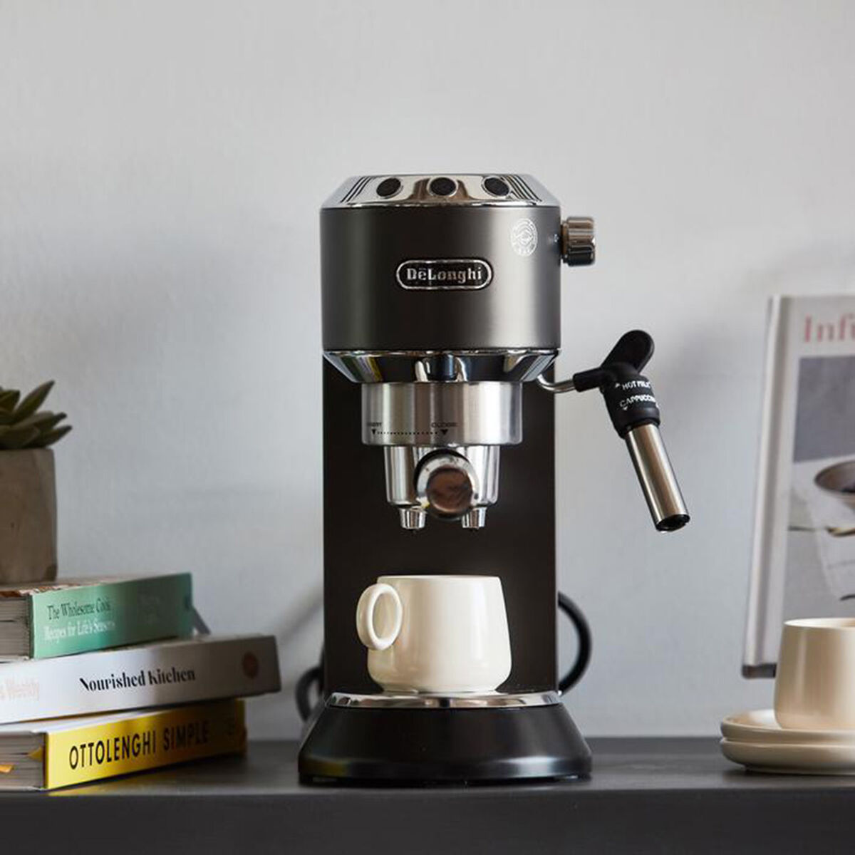 Cafetera De'Longhi Dedica Negro 1,2 lts.
