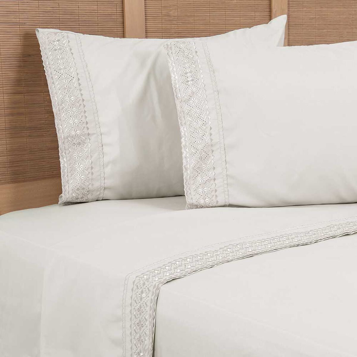 Juego de Sábanas Bordadas Plumetti King Beige
