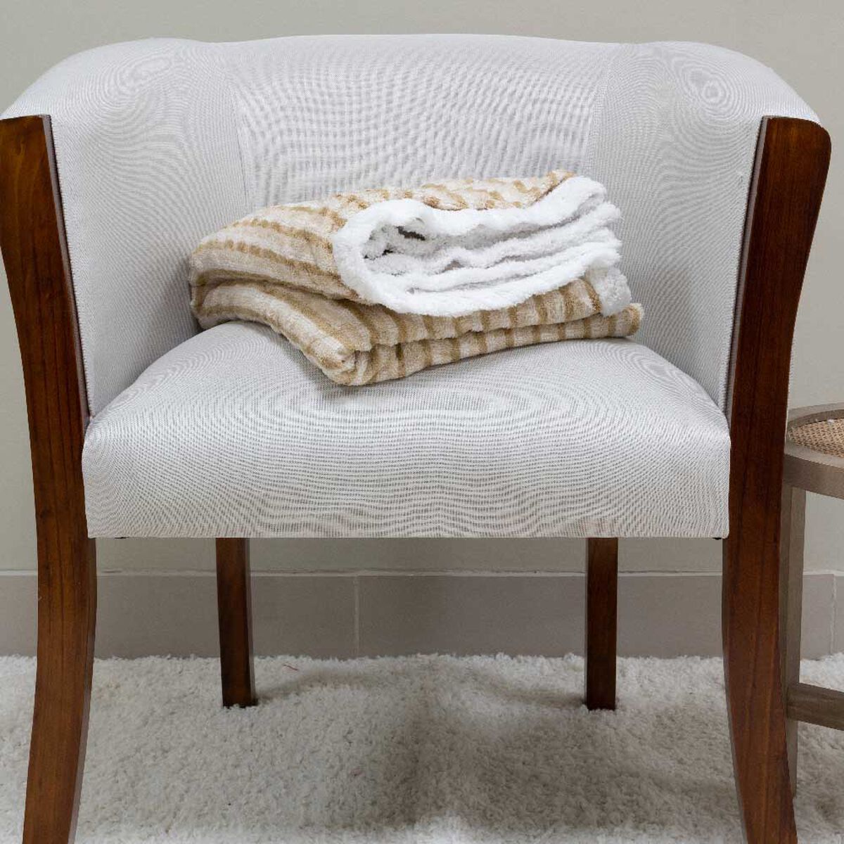 Manta Doral Jacquard Two Tones 127x152 cm D8