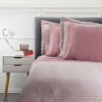 Imagen 1 del producto Set Quilt + Juego de Sábanas Casanova 1,5 Plazas Burdeo