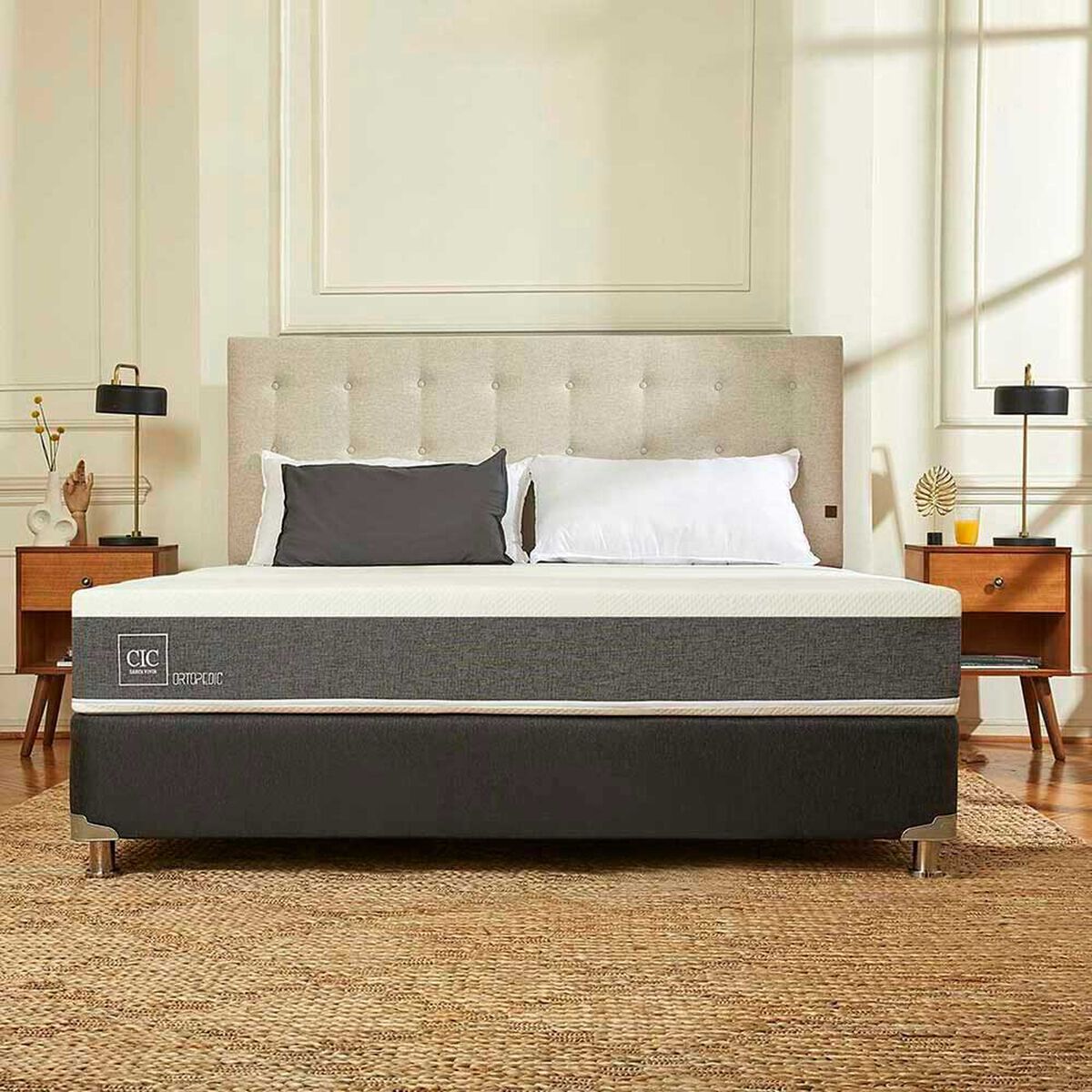 Box Spring CIC 2 Plazas Ortopedic + Respaldo + 2 Veladores Olmo + 2 Almohadas