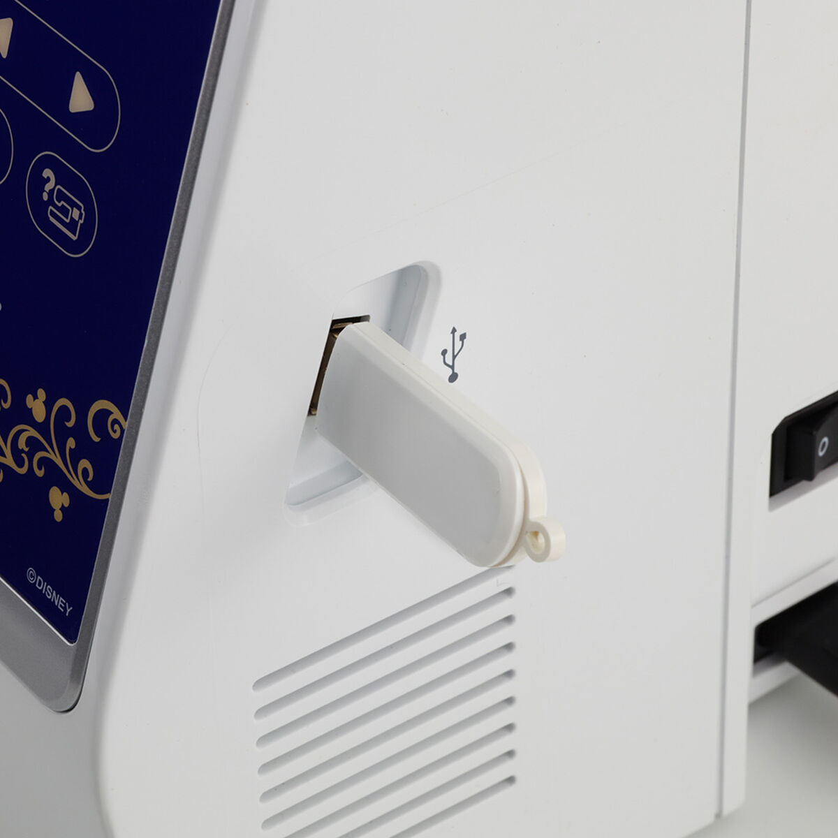 Máquina de Coser y Bordar Brother con Diseños Disney NS1750DL