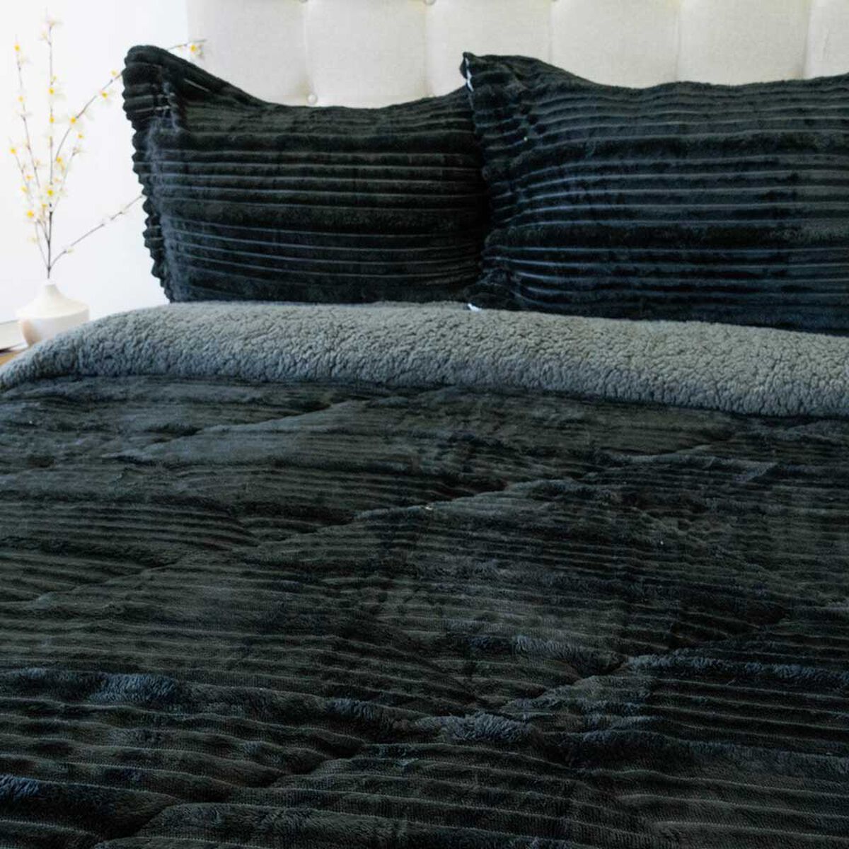 Cubrecama Doral Super King Touch Nebula Sherpa Negro