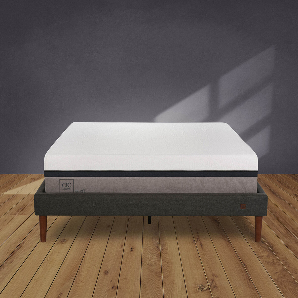 Cama Europea CIC Curve 2 Plazas Balance + Respaldo Kavery + 2 Veladores Indo