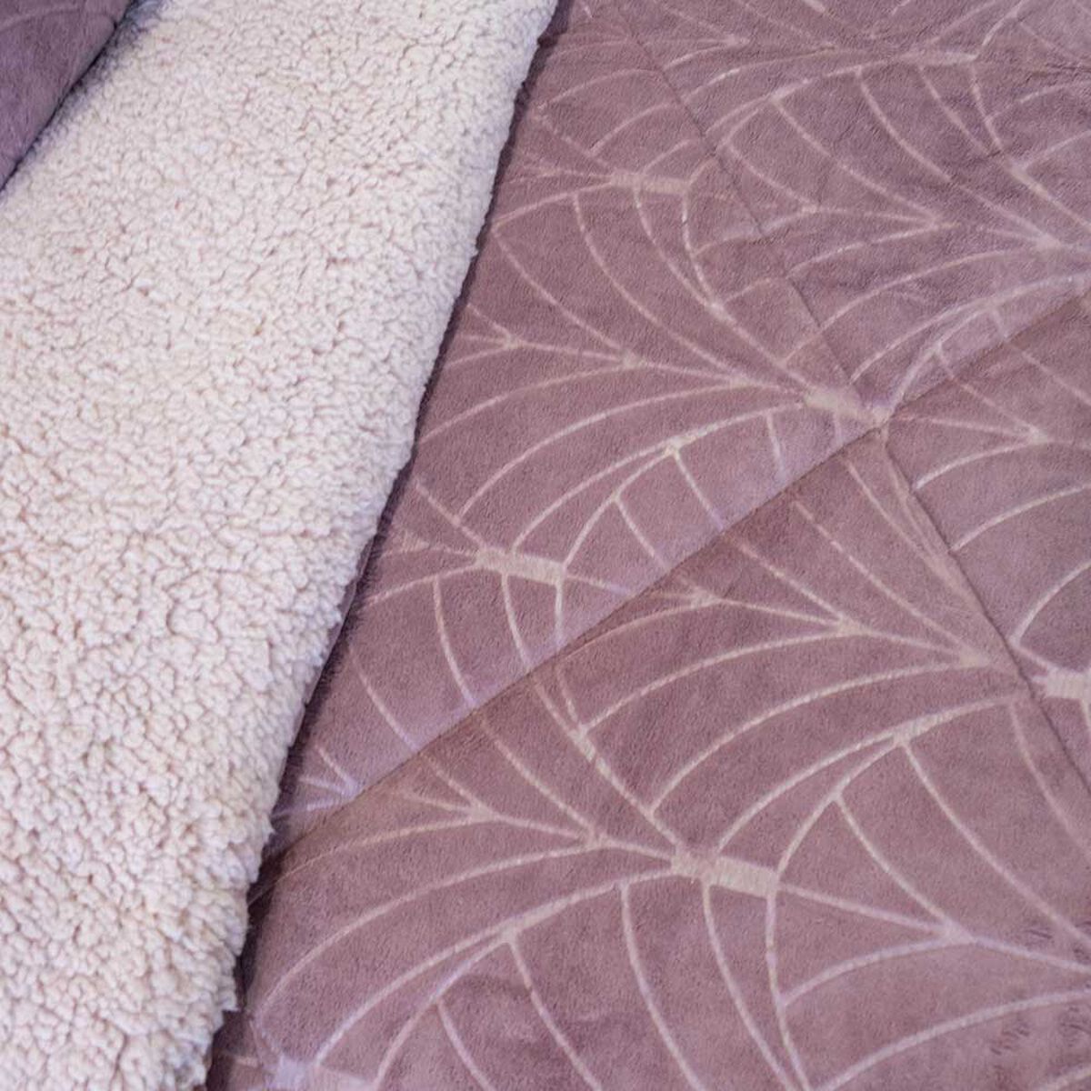 Cubrecama Doral 1.5 Plazas Outboss Estampado Nebula Sherpa D1
