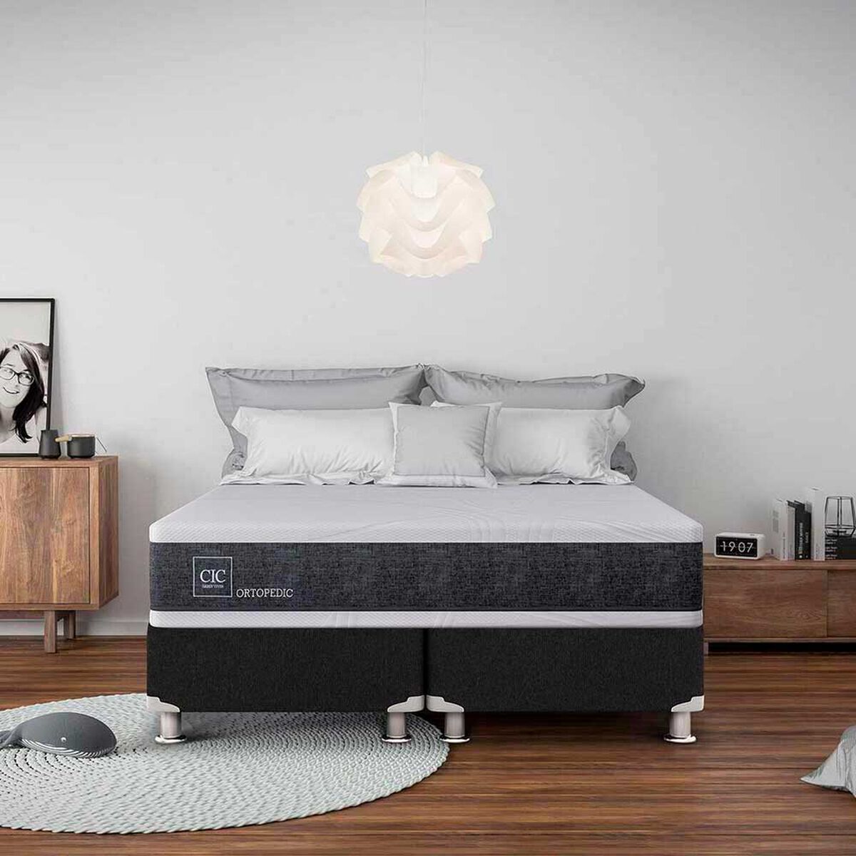 Box Spring CIC Base Dividida 2 Plazas Ortopedic + Respaldo + 2 Veladores Olmo + 2 Almohadas