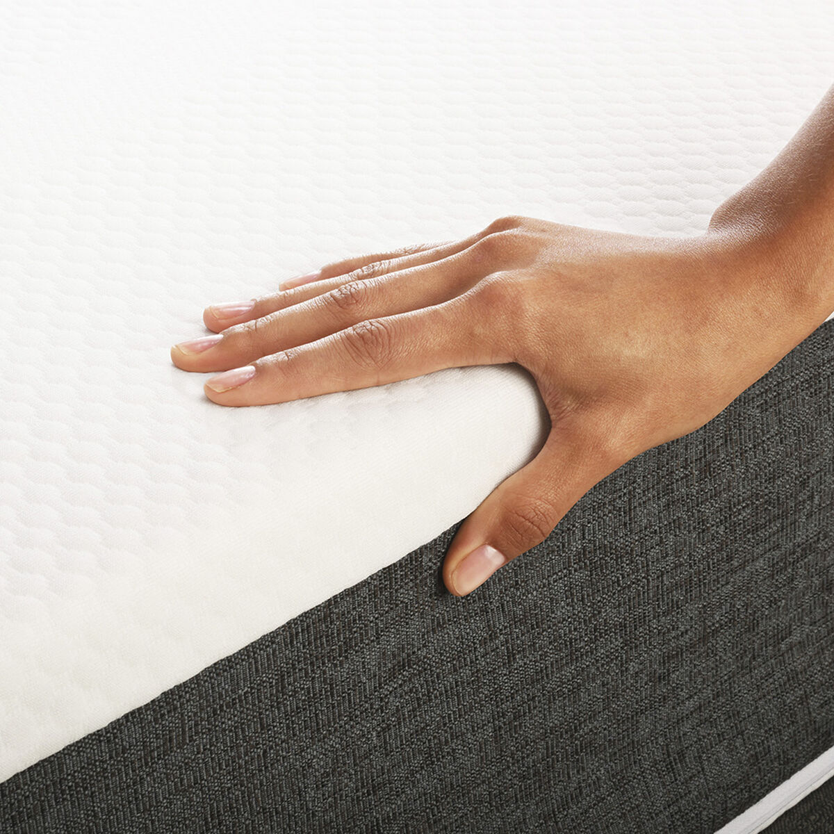 Cama Europea CIC King New Ortopedic + Respaldo Eufrates + 2 Veladores + Almohadas + Plum&oacute;n