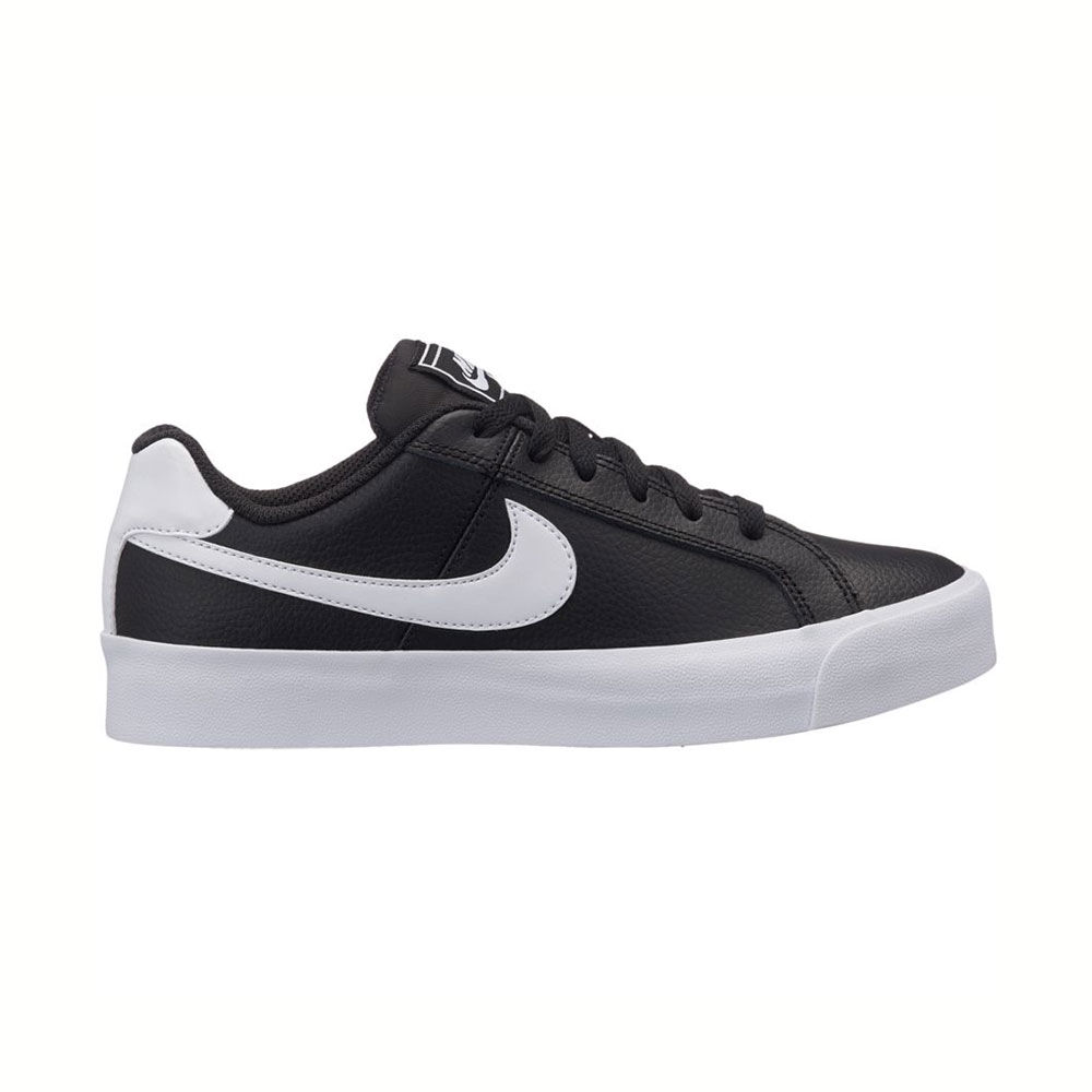 Nike, Adidas o Vans: 14 zapatillas negras para mujer y hombre que combinan  con todo | Escaparate: compras y ofertas | EL PAÍS