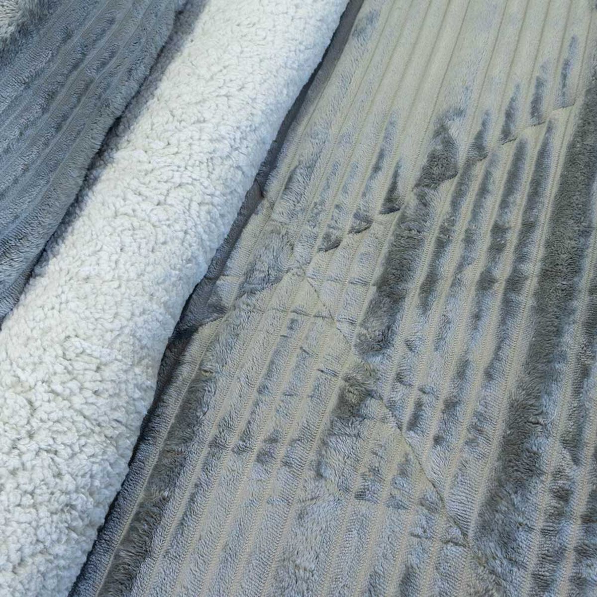 Cubrecama Doral 1.5 Plazas Coteloni Nebula Sherpa Gris