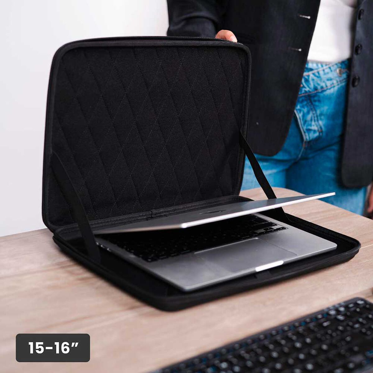 Funda Notebook LEVO HardShell 15-16”