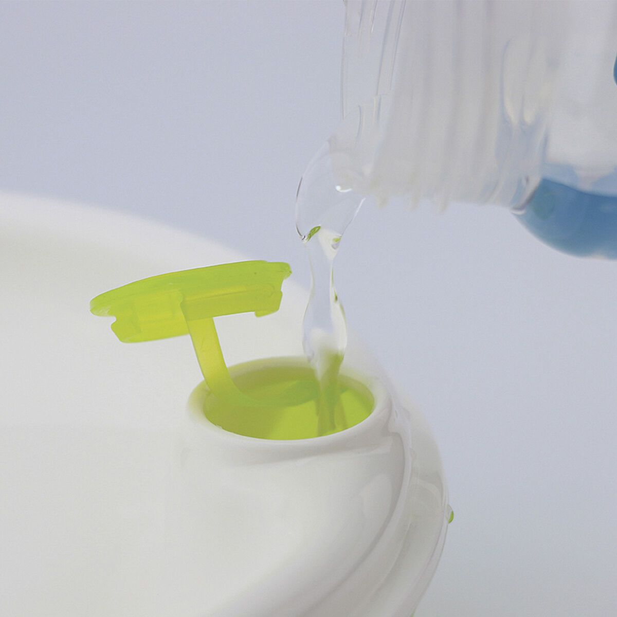 Plato de Bebe con Tapa para Microondas Verde Nuvita
