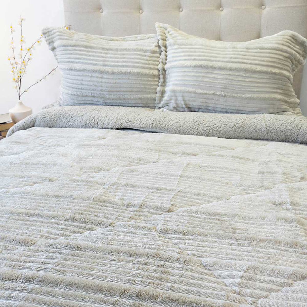 Cubrecama Doral 2 Plazas Touch Nebula Sherpa Beige