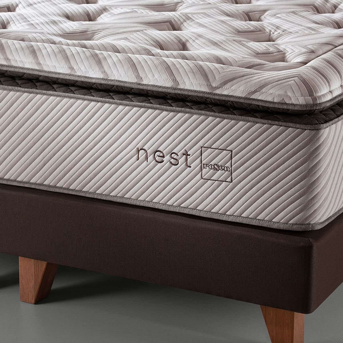 Cama Europea Rosen Base Divida King + Set Maderas Brera