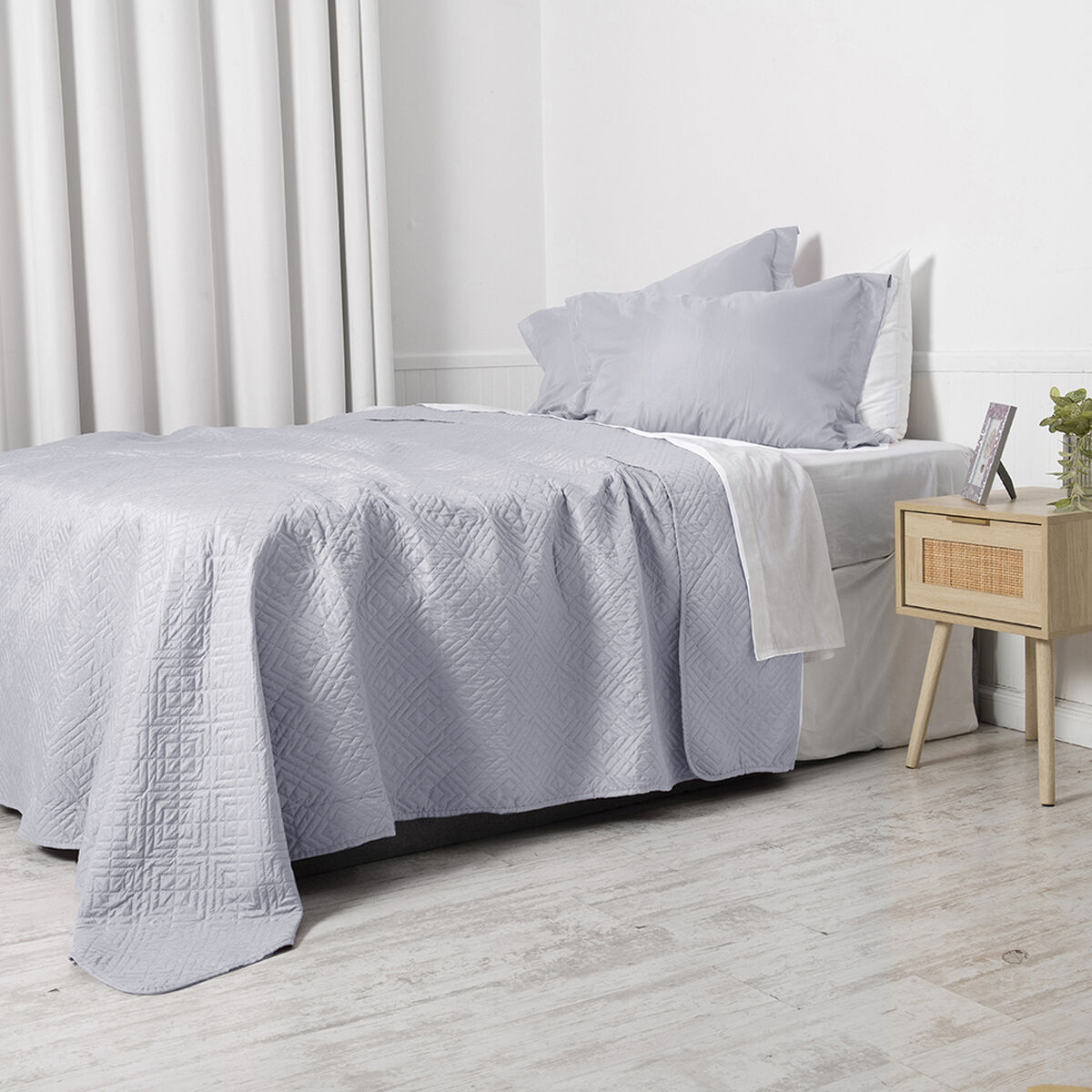 Cubrecama Mashini 1,5 Plazas LisoLiso Gris