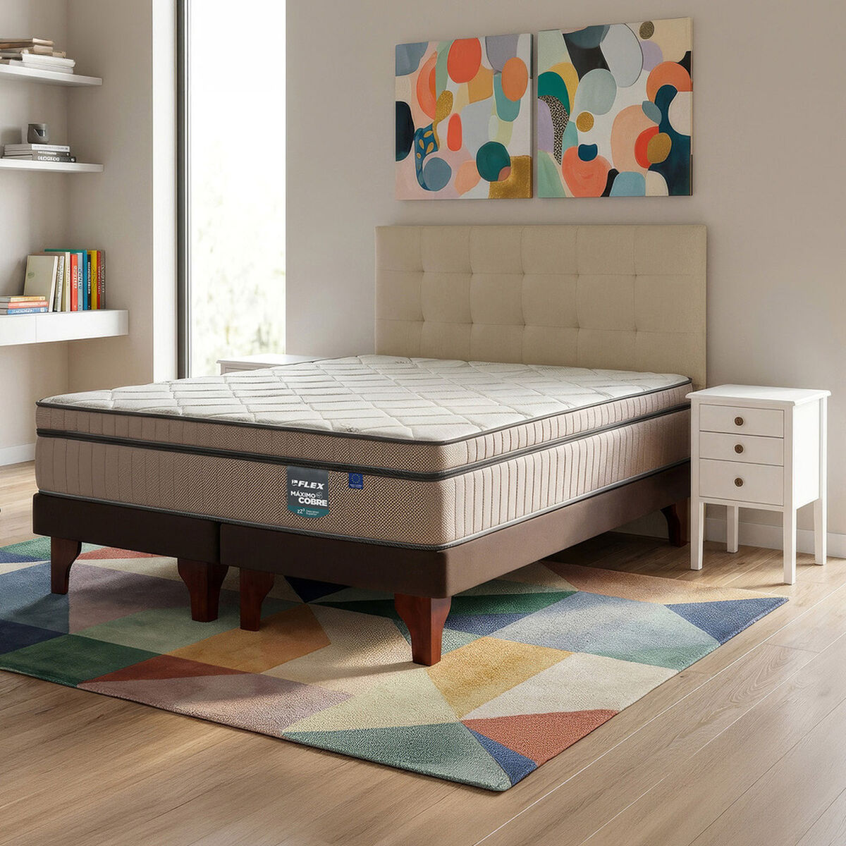 Cama Europea Flex Base Dividida King M&aacute;ximo Cobre + Respaldo Design Crudo + 2 Veladores Roma