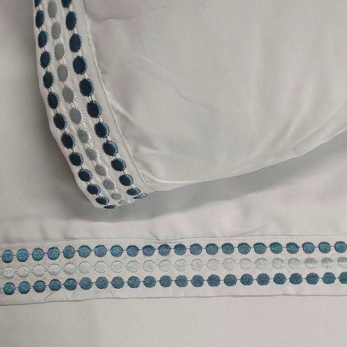 Juego de S&aacute;banas Bordada Illusions Microfibra King Celeste