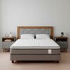 Combo Cama Europea Rosen 2 Plazas New Style 6 + Respaldo + 2 Veladores Dreams 2 Plazas Treliza Gris + Pack Almohadas Celta Imperial Soft Blanco 65 x 45 cm