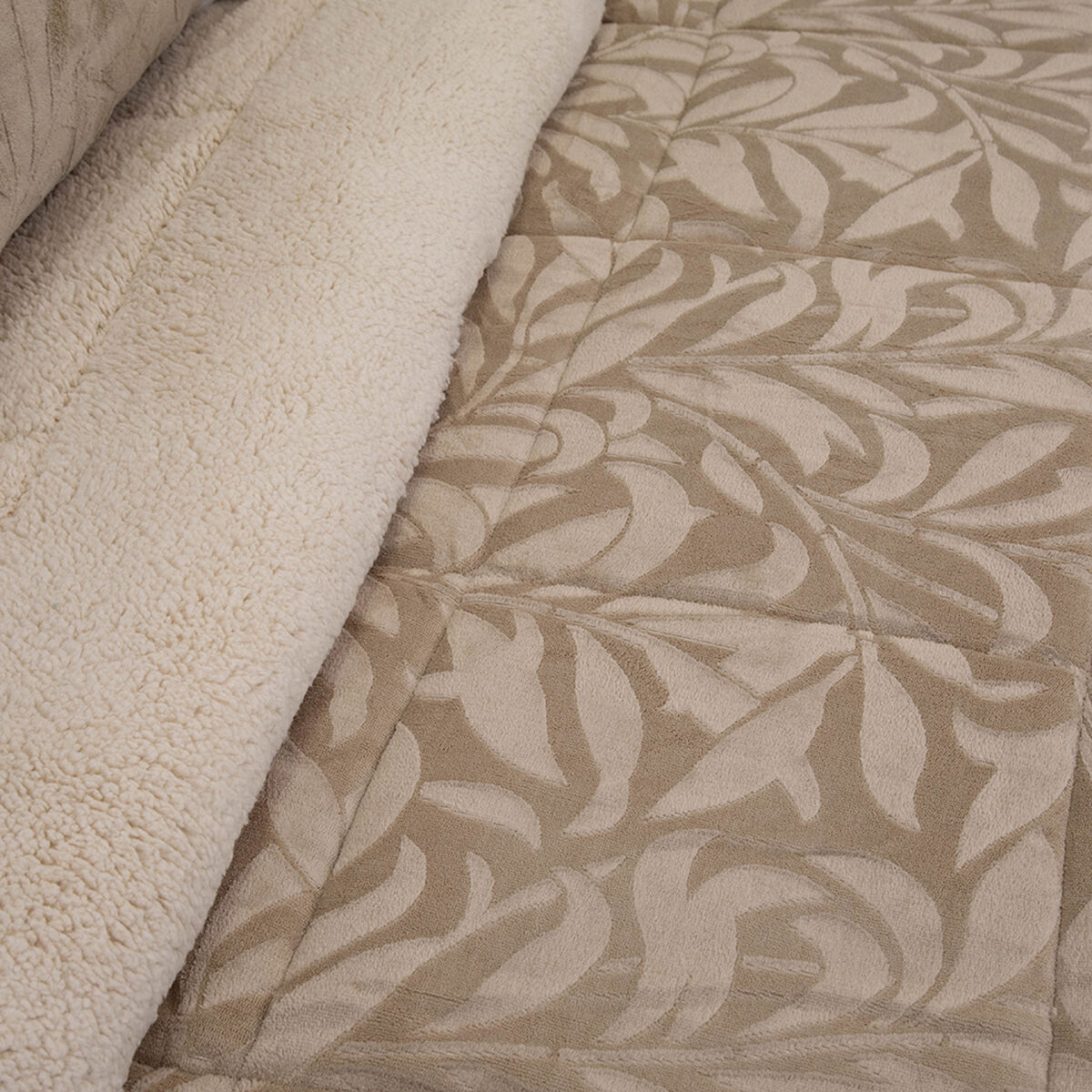 Cubrecama Doral 1,5 Plazas Beige Outboss Sherpa
