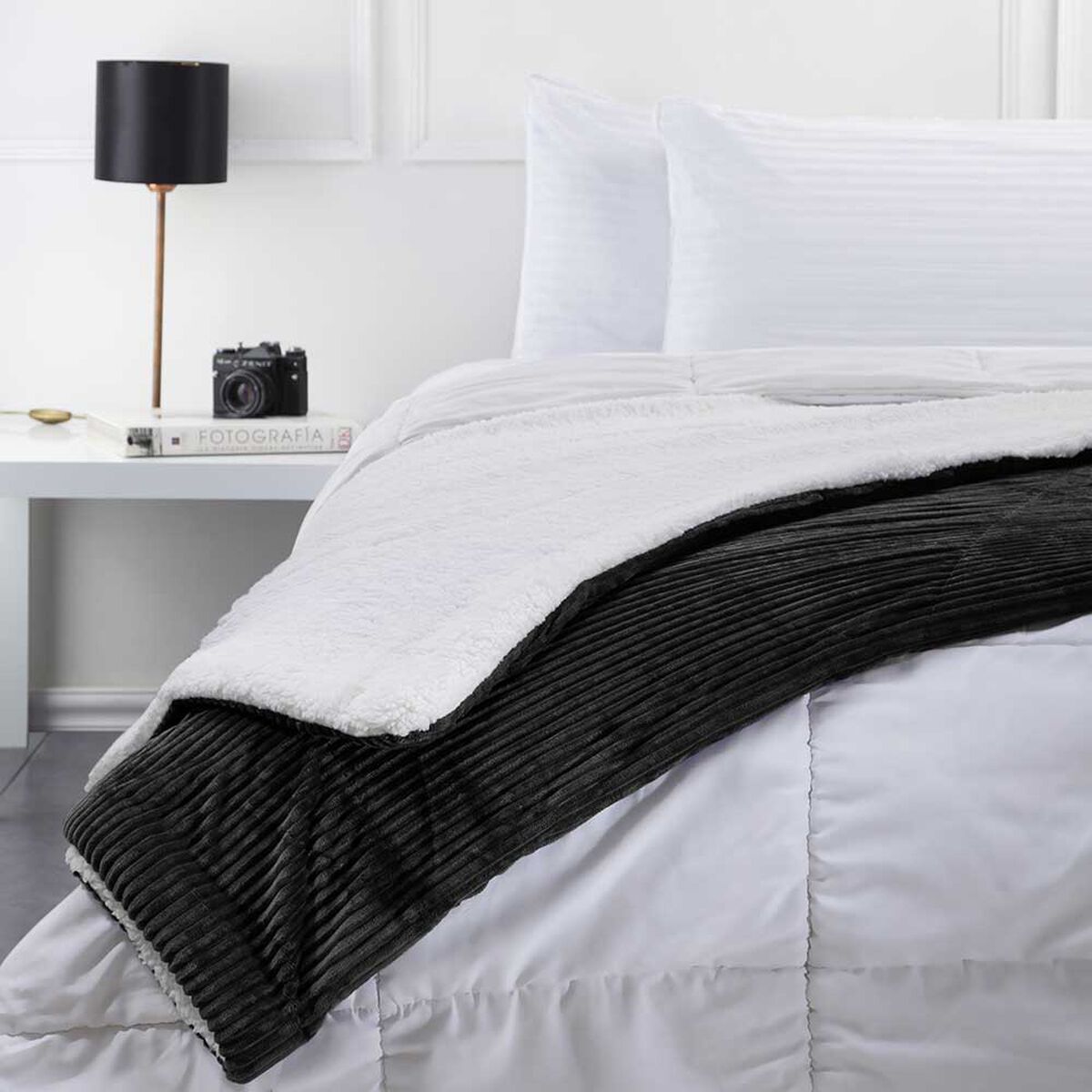 Frazada Flannel Acanalada Sherpa Zibel King Liso Negro