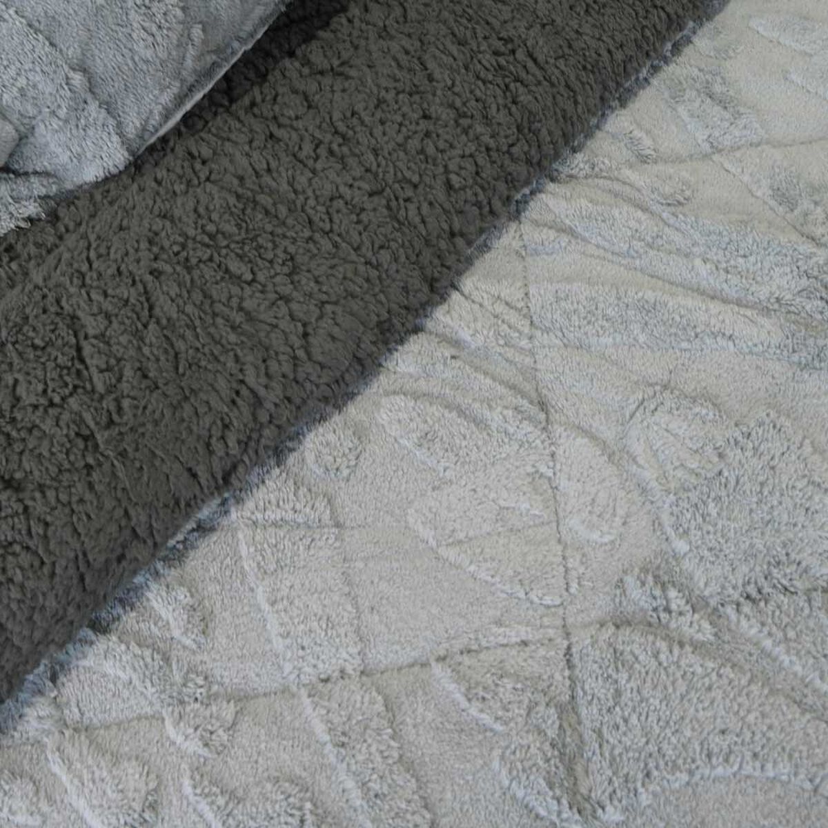 Cubrecama Doral 1,5 Plazas Jacquard Liso Gris