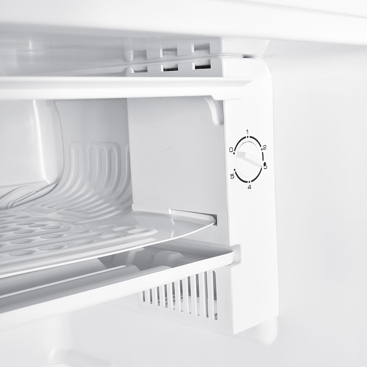Refrigerador Frío Directo Winia FR-095W 93 lts.