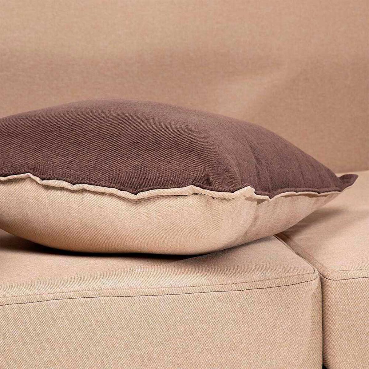 Juego de Living Almore Paris Sof&aacute; 3 Cuepos + Dos Pouf 1 Cuerpo Caf&eacute; Beige