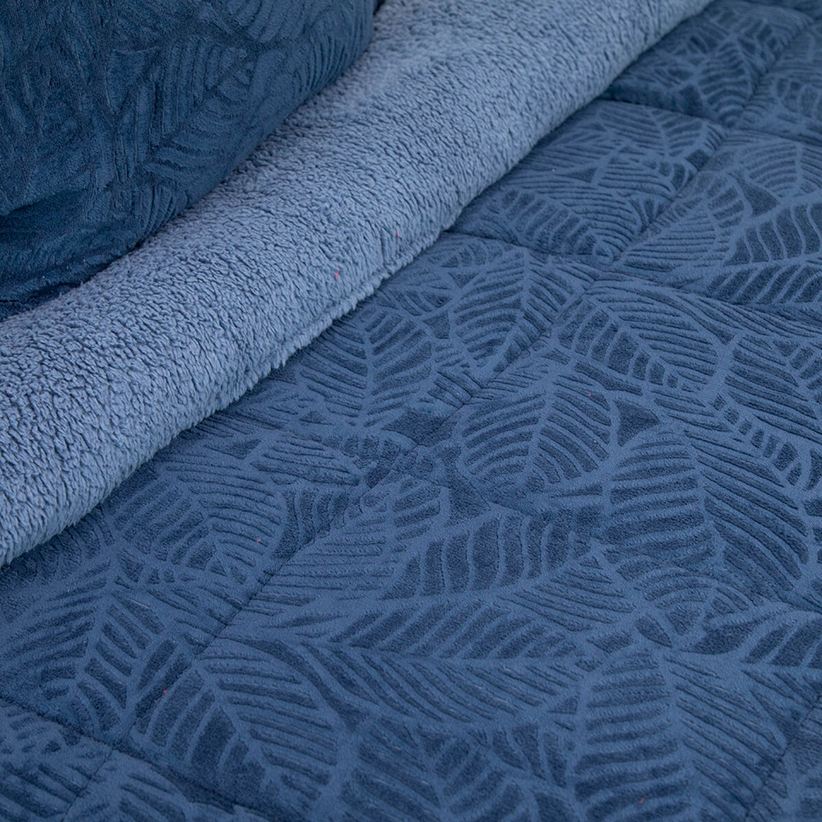 Cubrecama Doral 1,5 Plazas Azul Outboss Sherpa